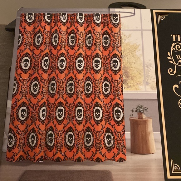 🧡💀 Skull Shower Curtin 💀🧡 - Picture 2 of 6